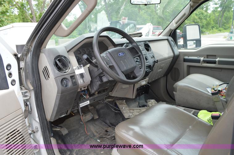 image for item G3553 2008 Ford F550 Super Duty XL truck cab and chassis