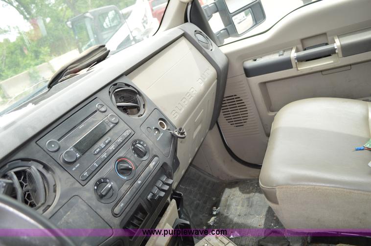 image for item G3553 2008 Ford F550 Super Duty XL truck cab and chassis