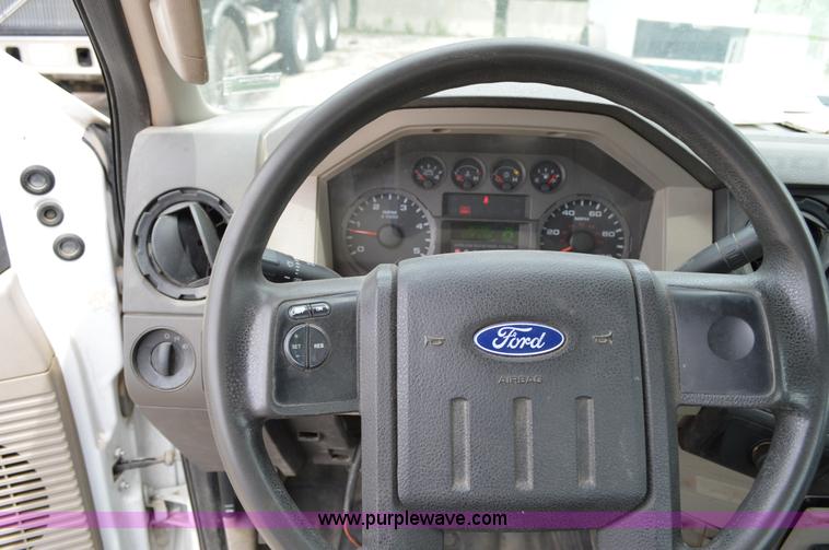 image for item G3553 2008 Ford F550 Super Duty XL truck cab and chassis