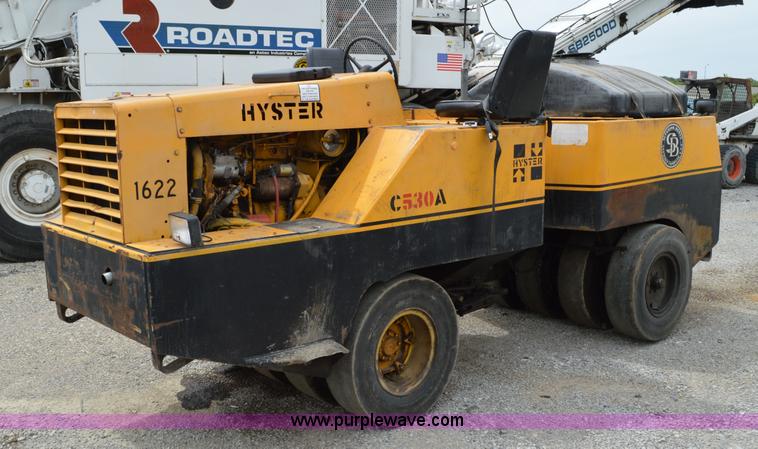 image for item G3562 Hyster C530A pneumatic roller