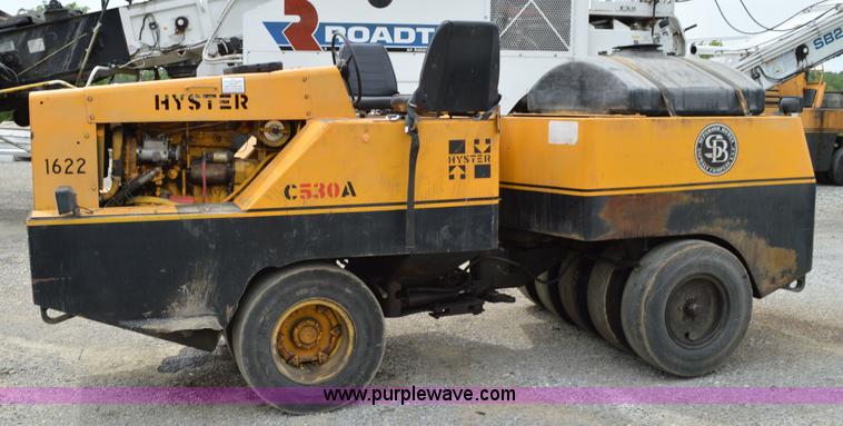 image for item G3562 Hyster C530A pneumatic roller