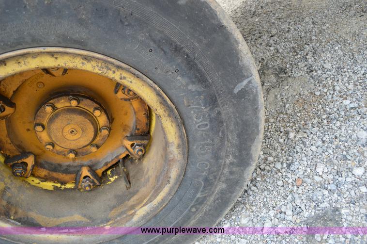 image for item G3562 Hyster C530A pneumatic roller