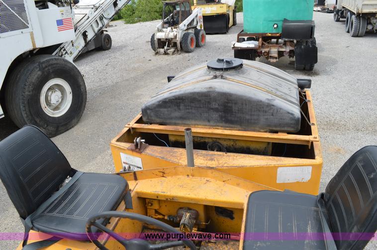 image for item G3562 Hyster C530A pneumatic roller