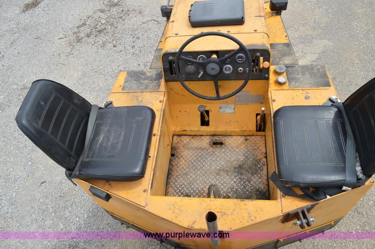 image for item G3562 Hyster C530A pneumatic roller