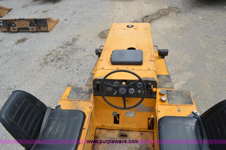image for item G3562 Hyster C530A pneumatic roller