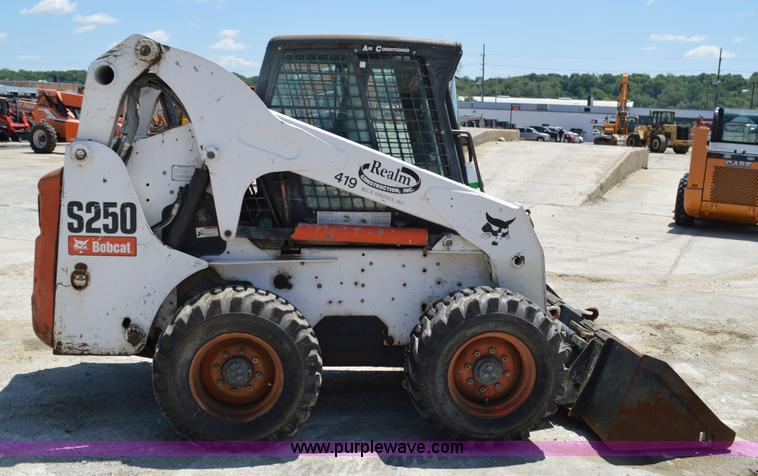 image for item G3565 2008 Bobcat S250 skid steer