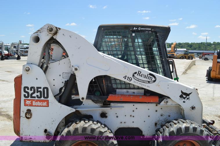 image for item G3565 2008 Bobcat S250 skid steer