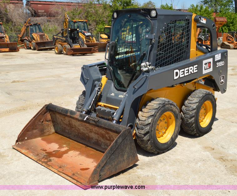 image for item G3566 2012 John Deere 318D skid steer