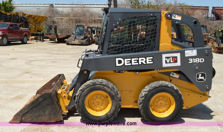 image for item G3566 2012 John Deere 318D skid steer