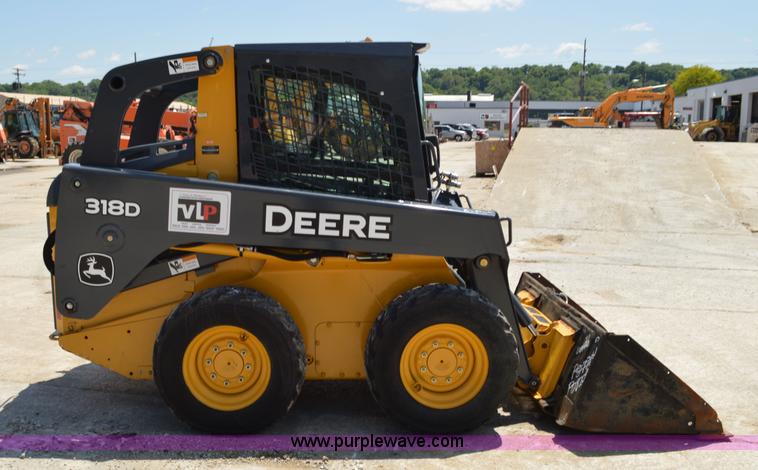 image for item G3566 2012 John Deere 318D skid steer