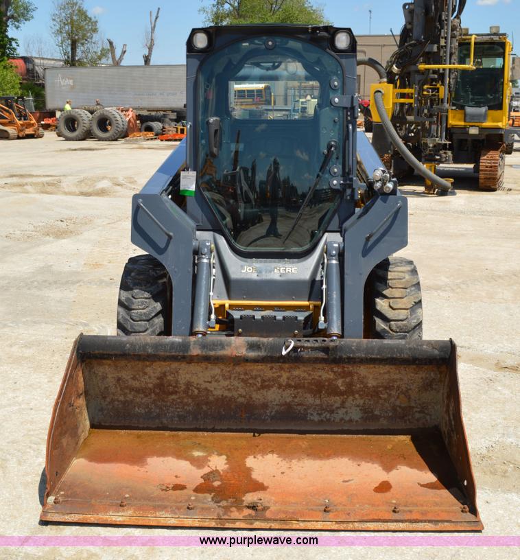 image for item G3566 2012 John Deere 318D skid steer