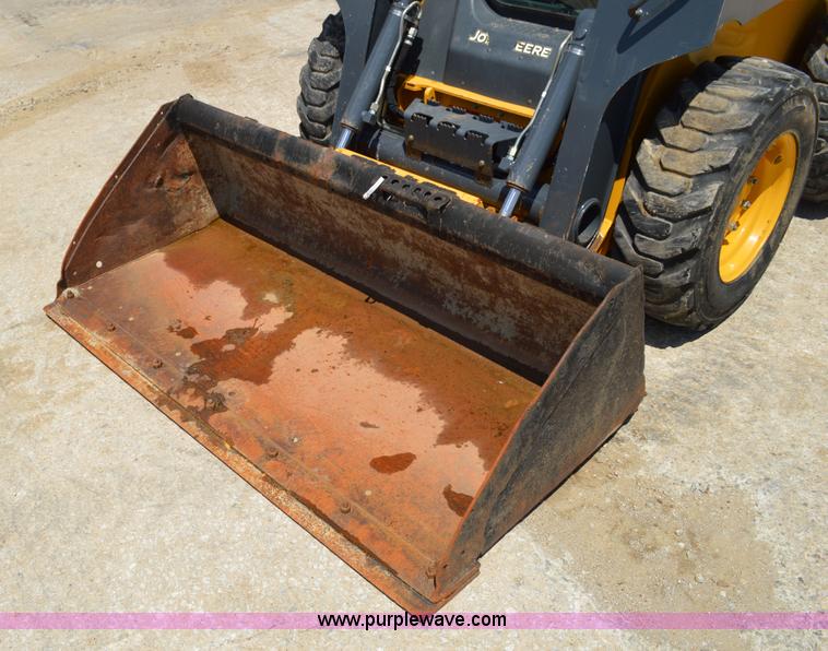 image for item G3566 2012 John Deere 318D skid steer