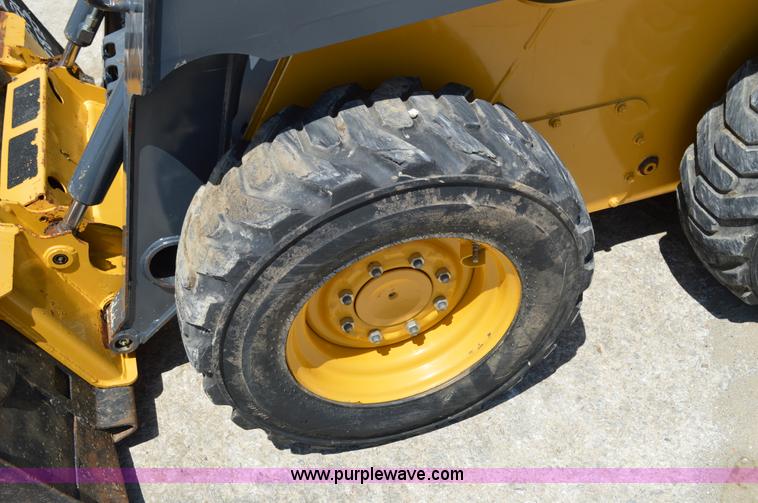 image for item G3566 2012 John Deere 318D skid steer