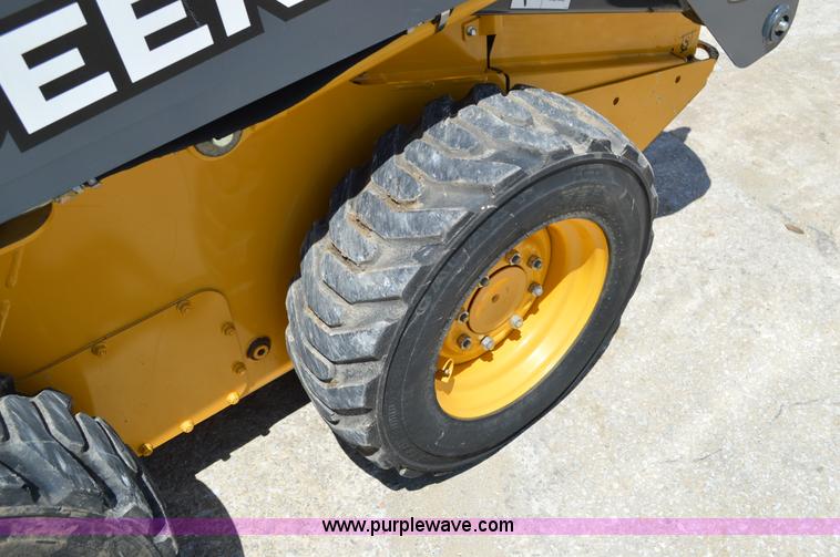 image for item G3566 2012 John Deere 318D skid steer