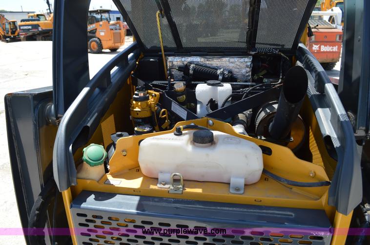 image for item G3566 2012 John Deere 318D skid steer