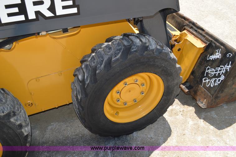 image for item G3566 2012 John Deere 318D skid steer