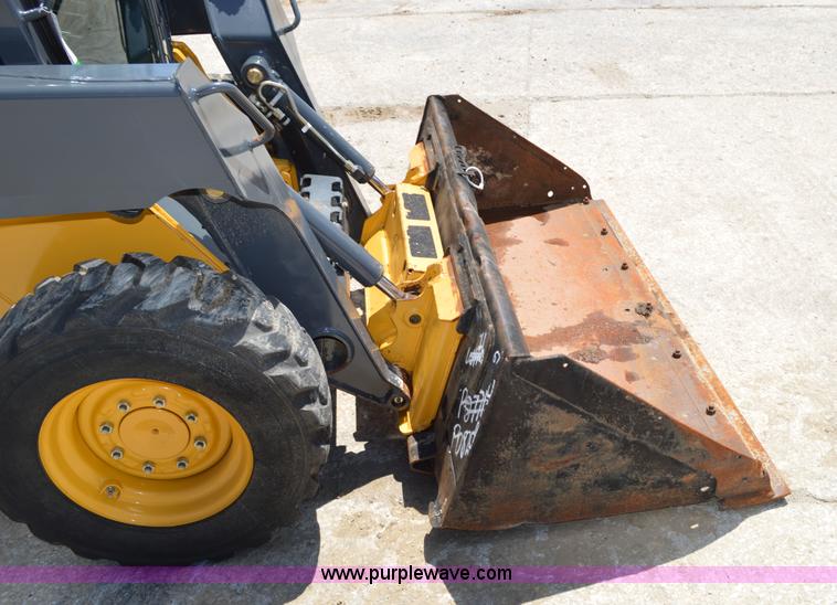 image for item G3566 2012 John Deere 318D skid steer