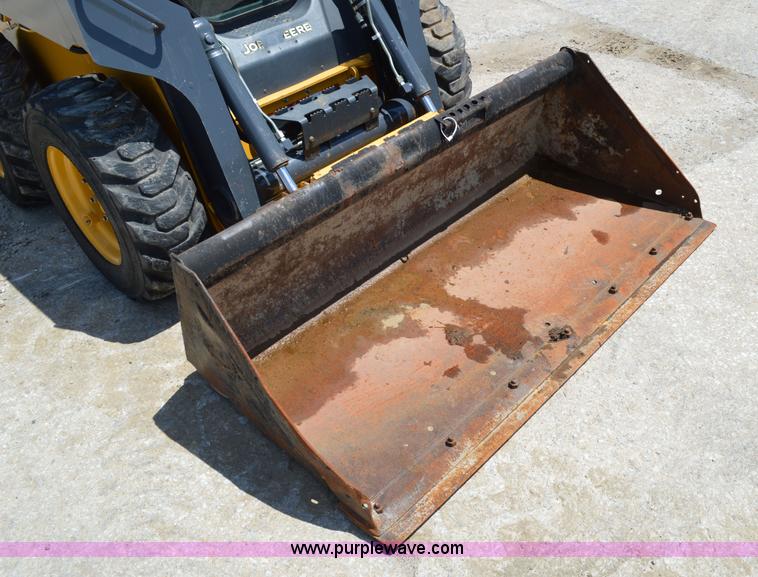 image for item G3566 2012 John Deere 318D skid steer