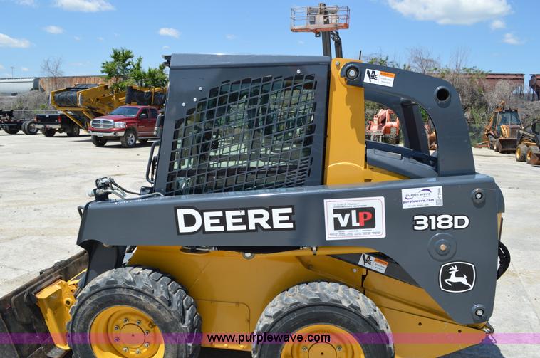 image for item G3566 2012 John Deere 318D skid steer