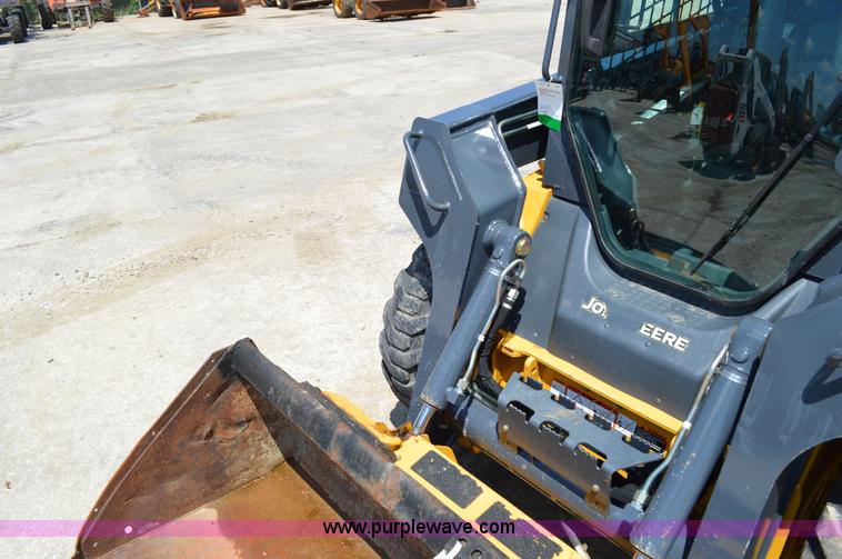 image for item G3566 2012 John Deere 318D skid steer
