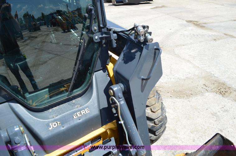 image for item G3566 2012 John Deere 318D skid steer