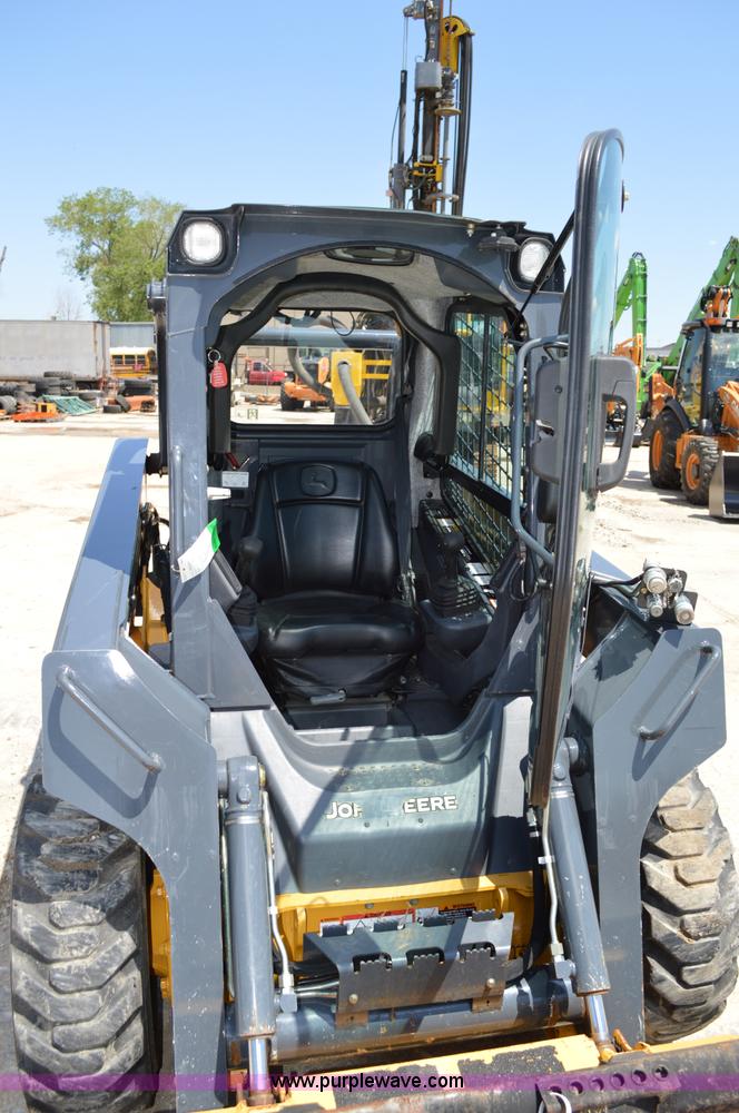 image for item G3566 2012 John Deere 318D skid steer