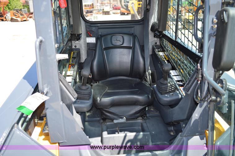 image for item G3566 2012 John Deere 318D skid steer