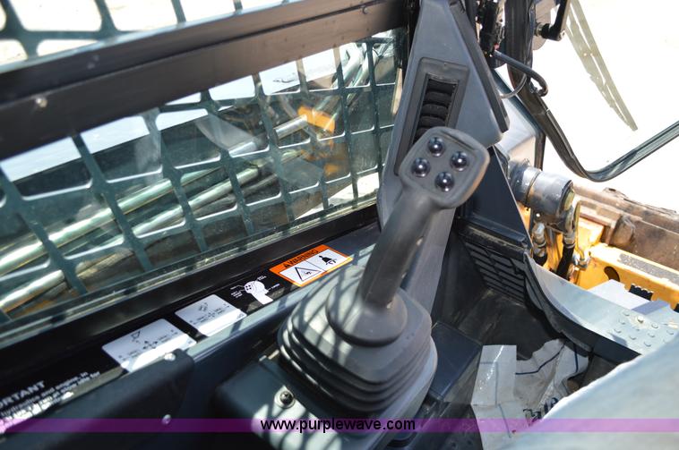 image for item G3566 2012 John Deere 318D skid steer