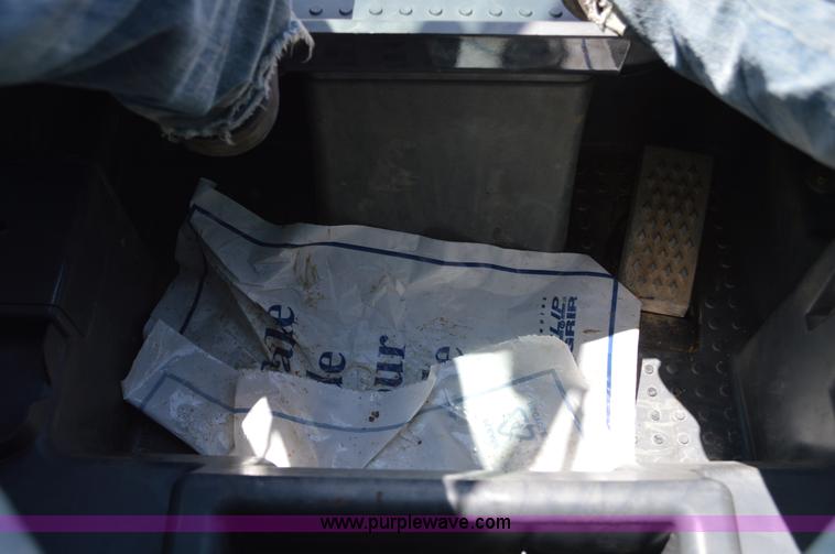 image for item G3566 2012 John Deere 318D skid steer