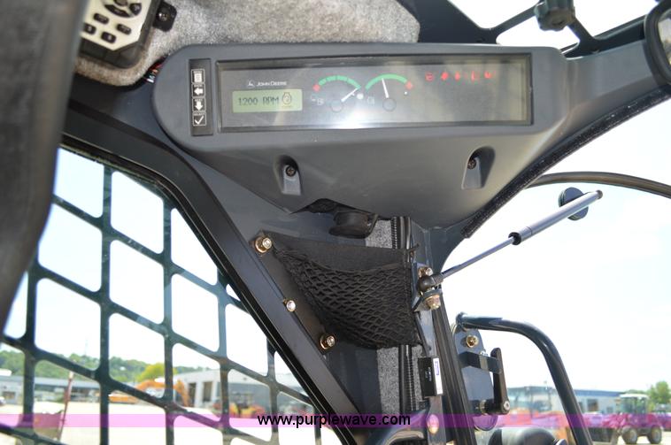 image for item G3566 2012 John Deere 318D skid steer