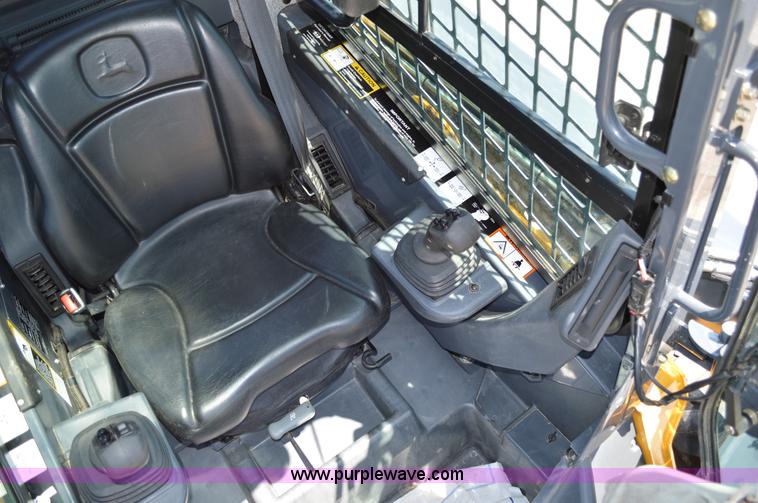 image for item G3566 2012 John Deere 318D skid steer