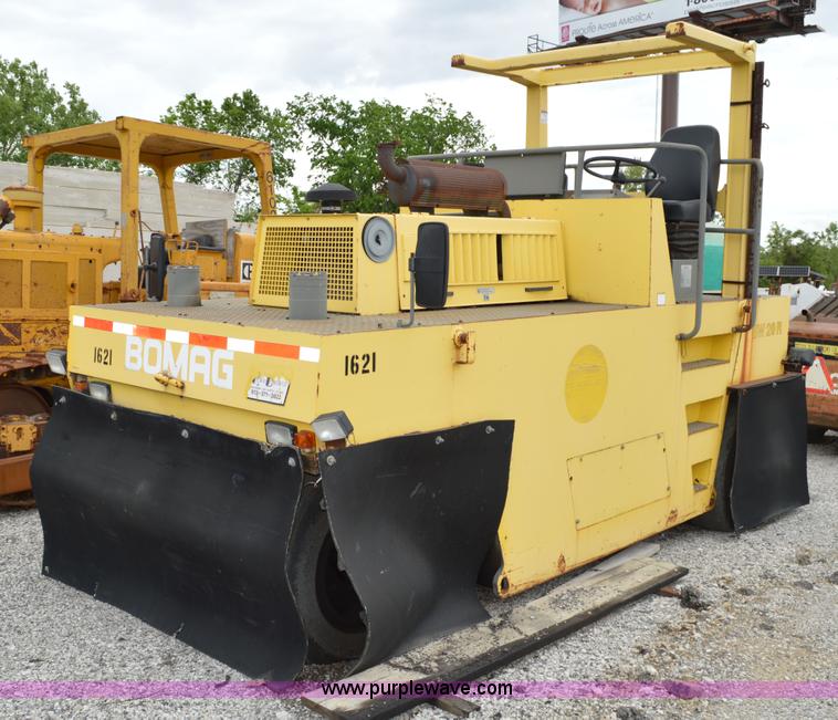 image for item H3482 Bomag BW20R pnuematic roller