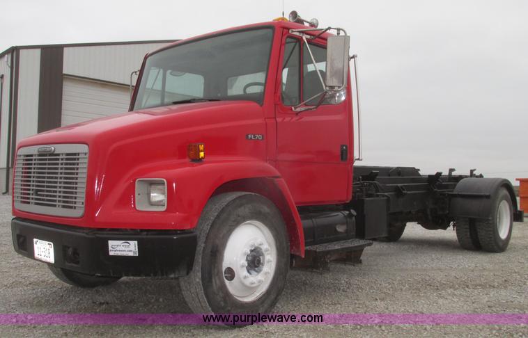 image for item H4651 2001 Freightliner FL70 hook lift truck