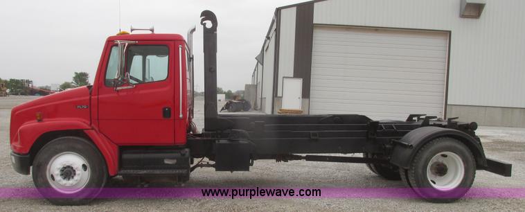 image for item H4651 2001 Freightliner FL70 hook lift truck