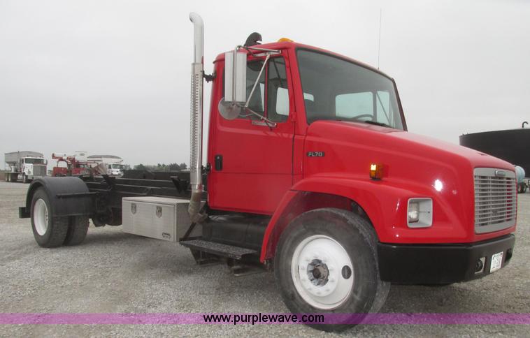 image for item H4651 2001 Freightliner FL70 hook lift truck