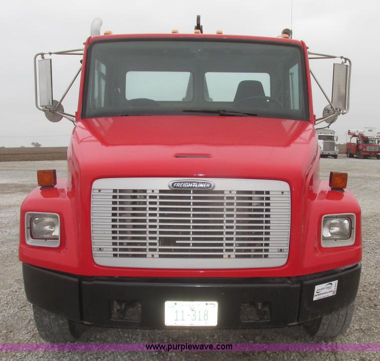 image for item H4651 2001 Freightliner FL70 hook lift truck