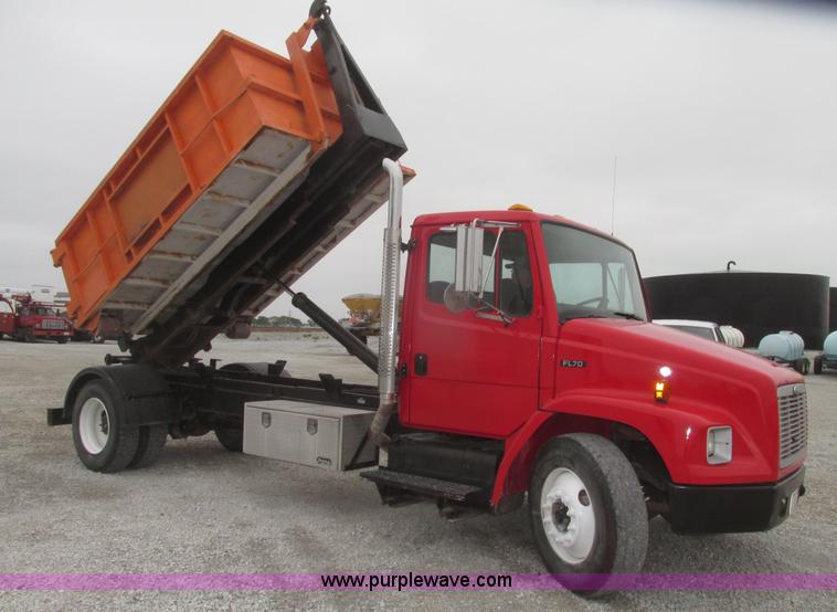 image for item H4651 2001 Freightliner FL70 hook lift truck