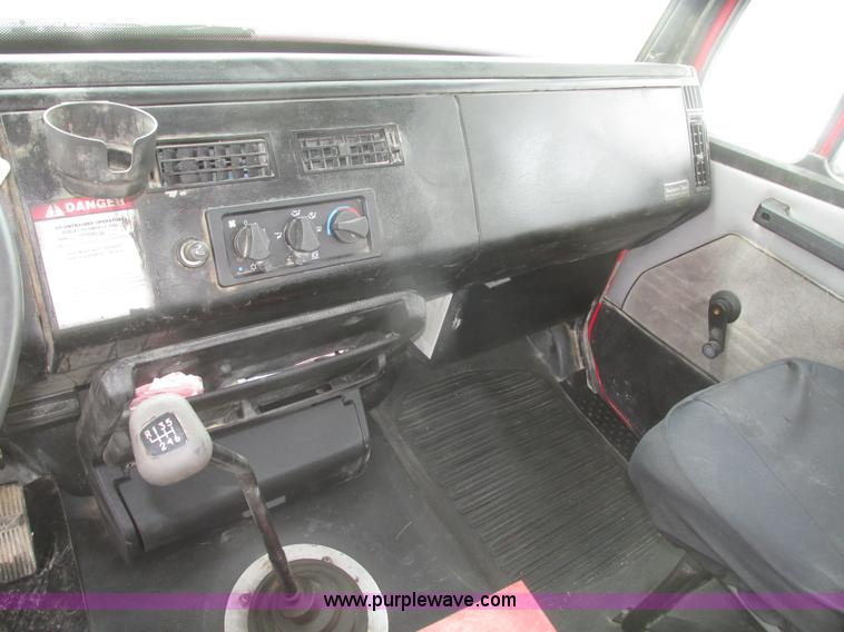 image for item H4651 2001 Freightliner FL70 hook lift truck