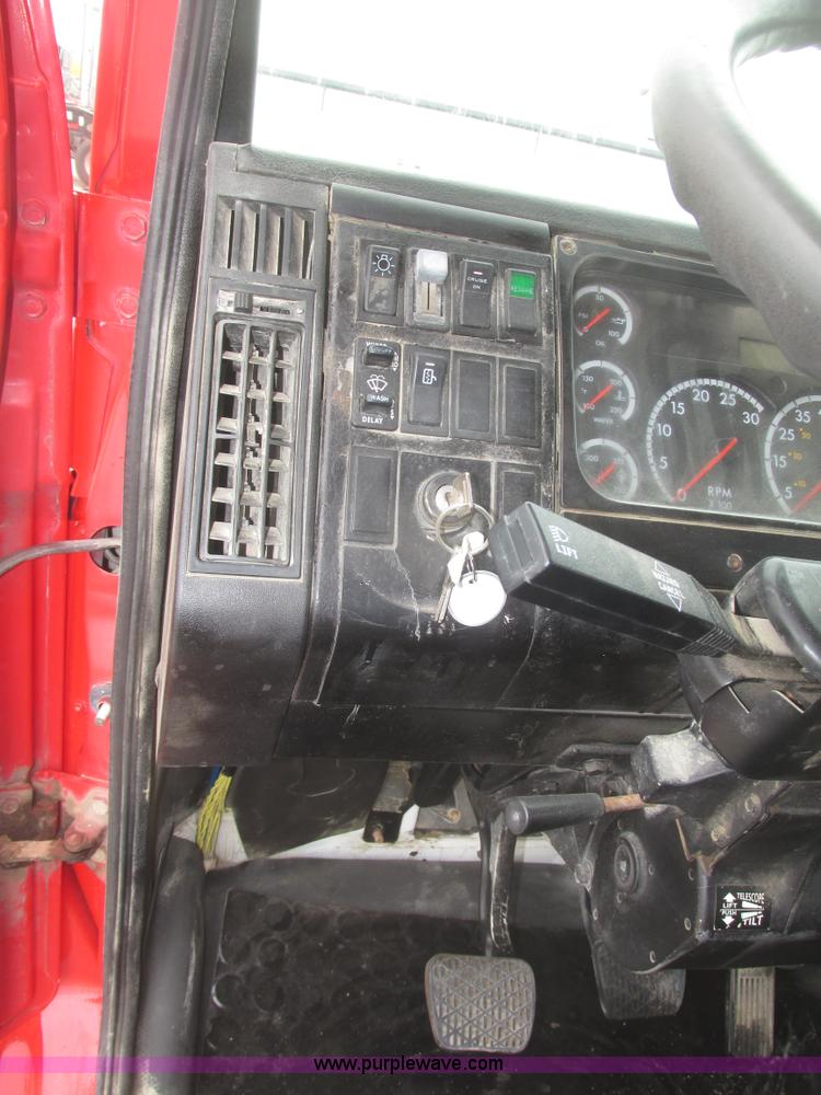 image for item H4651 2001 Freightliner FL70 hook lift truck