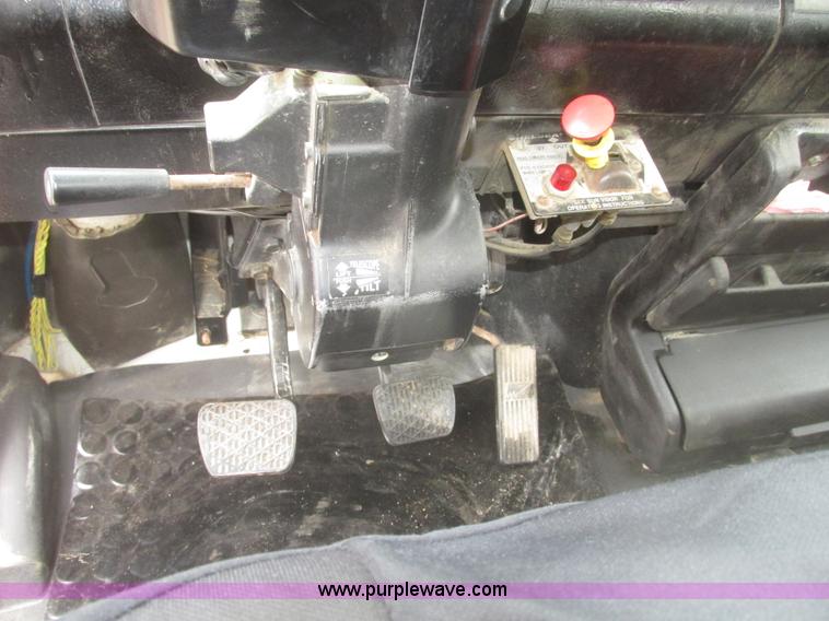 image for item H4651 2001 Freightliner FL70 hook lift truck