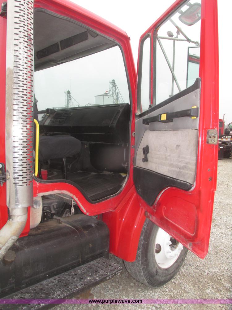 image for item H4651 2001 Freightliner FL70 hook lift truck