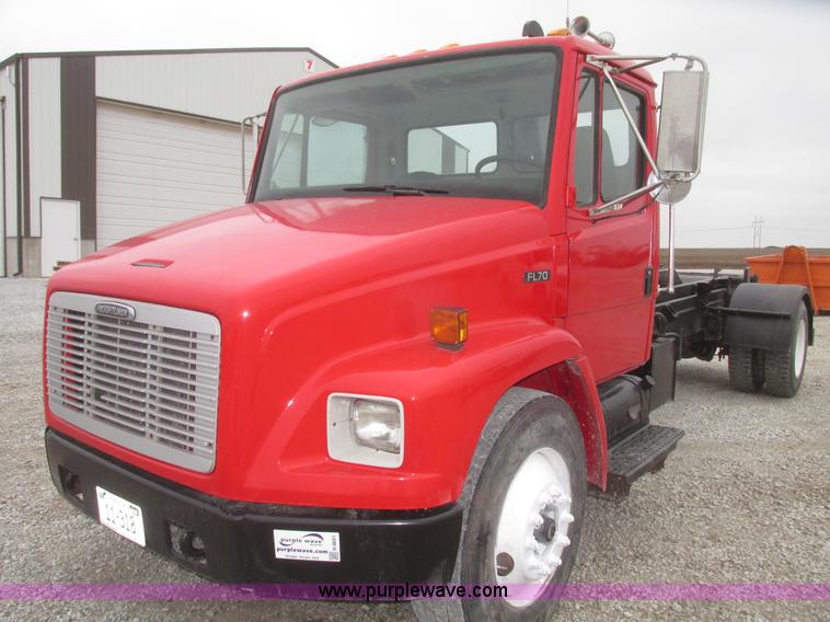 image for item H4651 2001 Freightliner FL70 hook lift truck