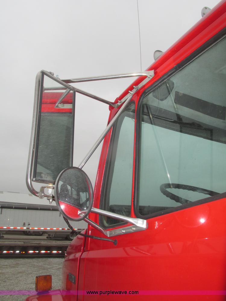 image for item H4651 2001 Freightliner FL70 hook lift truck