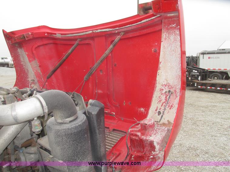image for item H4651 2001 Freightliner FL70 hook lift truck