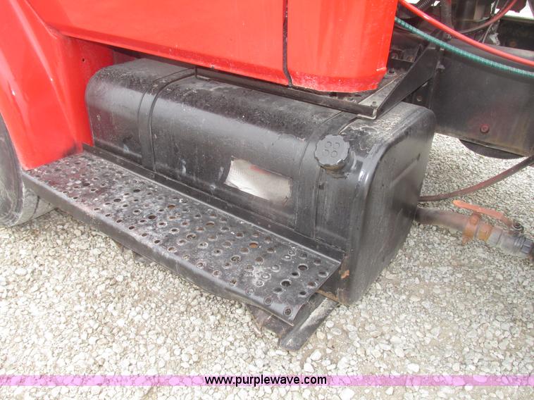 image for item H4651 2001 Freightliner FL70 hook lift truck