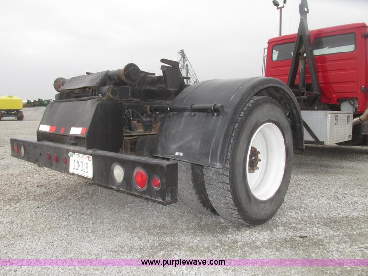 image for item H4651 2001 Freightliner FL70 hook lift truck