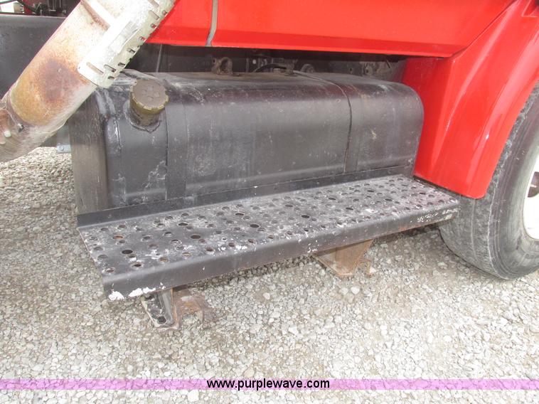 image for item H4651 2001 Freightliner FL70 hook lift truck