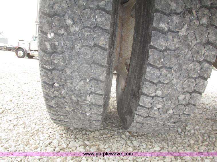 image for item H4651 2001 Freightliner FL70 hook lift truck