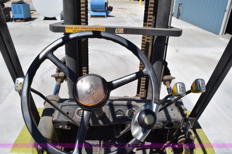 image for item H5081 Clark C500-YS80 forklift