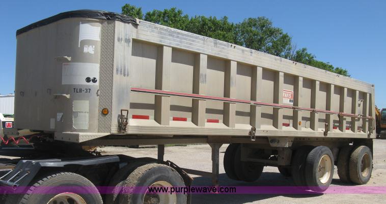 image for item H8556 1991 Travis T102 end dump trailer
